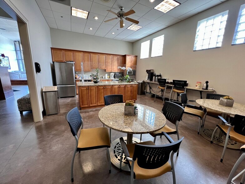 More Photos Of 525 N Wrenn St, High Point Showroom For Lease