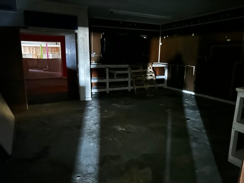 More Photos Of 502 Old Morton Rd, Forest Service Station For Sale