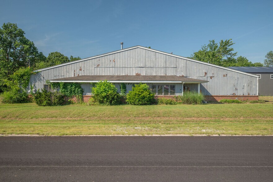 More Photos Of 841 Frances Ave, Neosho Flex For Sale