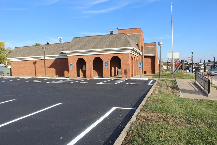 More Photos Of 311 S Main St, O'Fallon Office For Lease