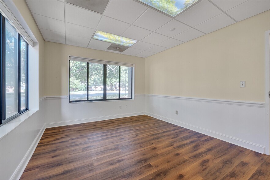 More Photos Of 1904 Front St, Durham Medical For Lease
