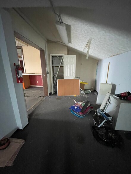 More Photos Of 5002 S Walnut St, South Bloomfield Storefront For Sale