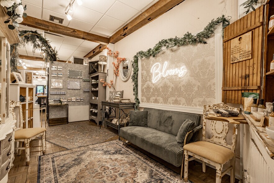 More Photos Of 176 S Main St, Zionsville Storefront Retail Office For Sale
