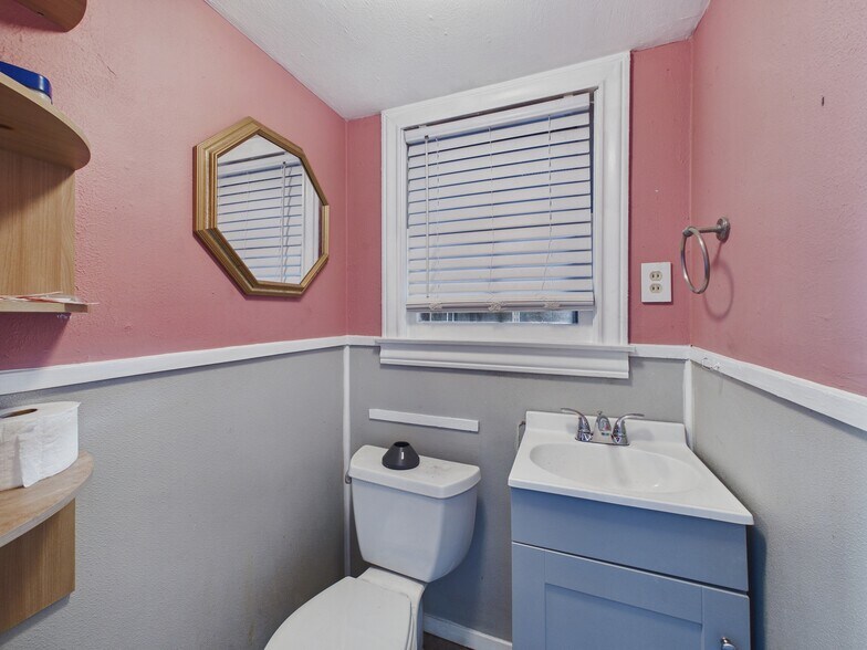More Photos Of 1334 W 21st St, Houston Flex For Lease