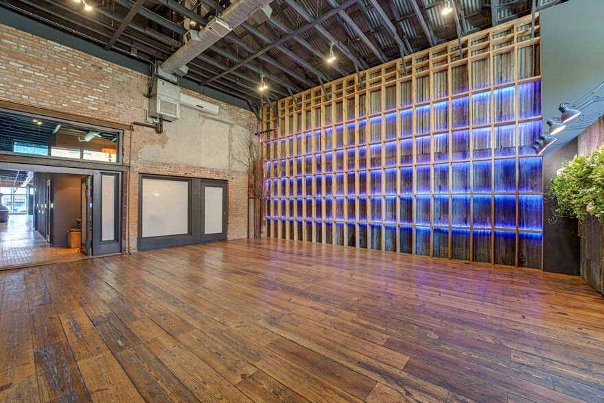 More Photos Of 1013 E 15th St, Plano Storefront For Sale