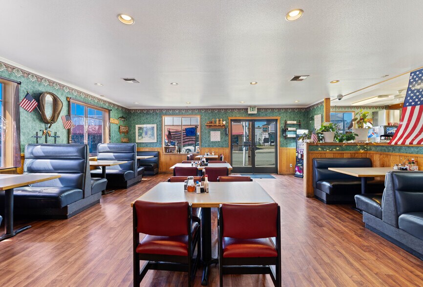 More Photos Of 29 W 1st St, Coquille Restaurant For Sale