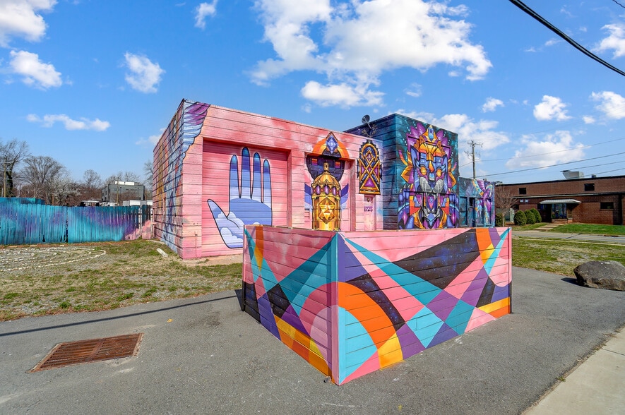 More Photos Of 1725 N Tryon St N, Charlotte Freestanding For Sale