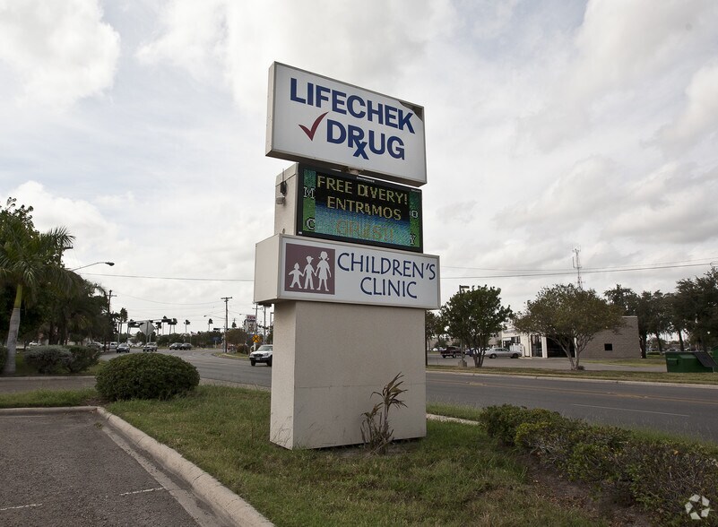 More Photos Of 1623 W Pecan Blvd, McAllen Storefront Retail Office For Lease