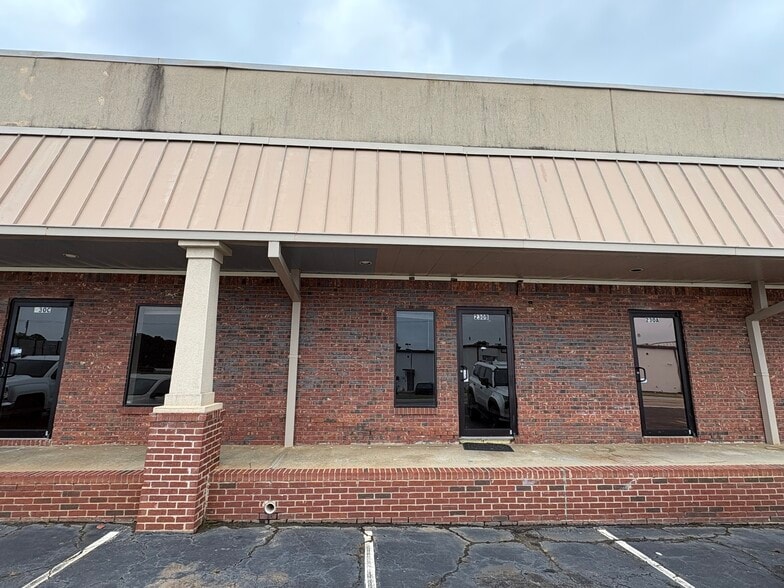 Primary Photo Of 230 N Hammond Dr, Monroe Storefront For Lease