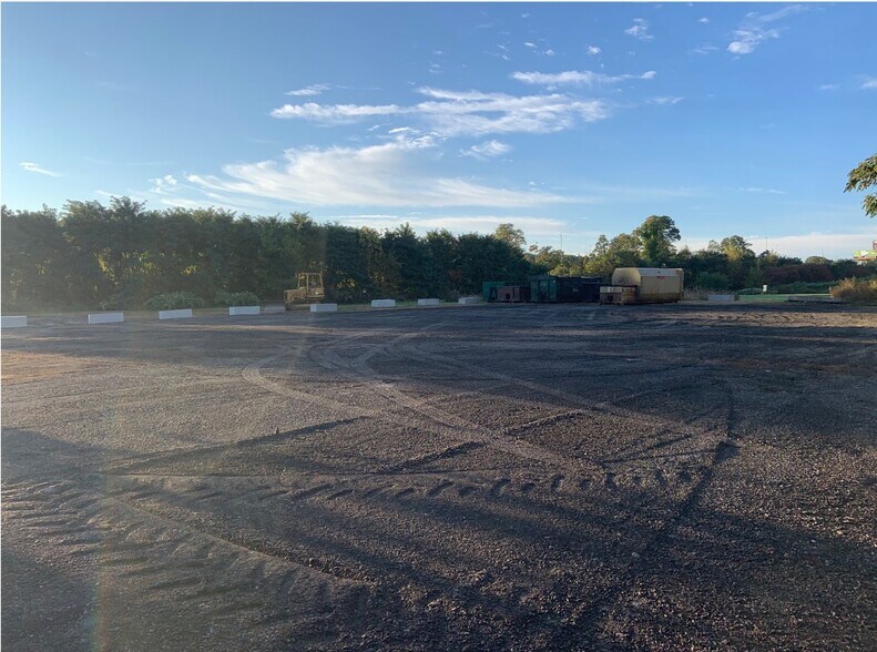 More Photos Of 725 Southbridge St, Worcester Warehouse For Lease