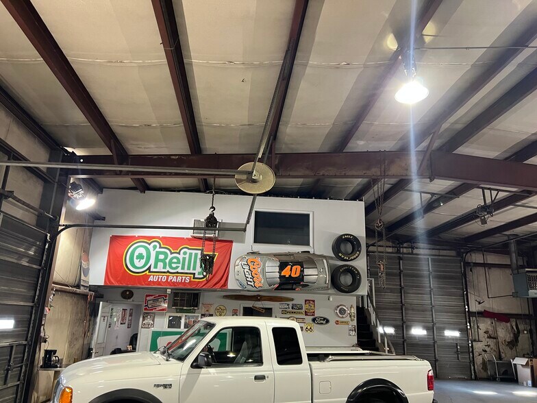 More Photos Of 2885 E Admiral Pl, Tulsa Auto Repair For Lease