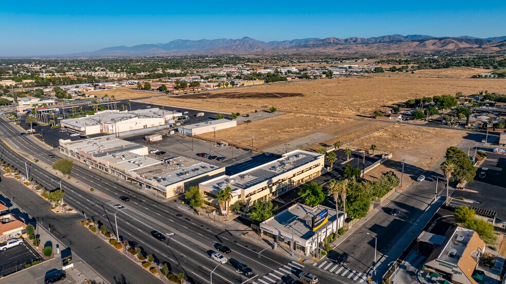 More Photos Of 301 Palmdale Blvd, Palmdale Office For Sale