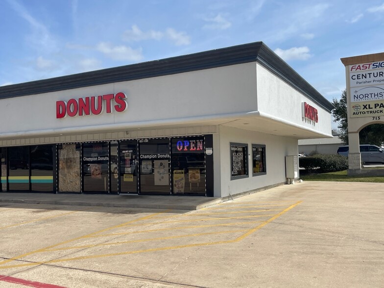 More Photos Of 701 E Main St, Tomball Storefront For Lease