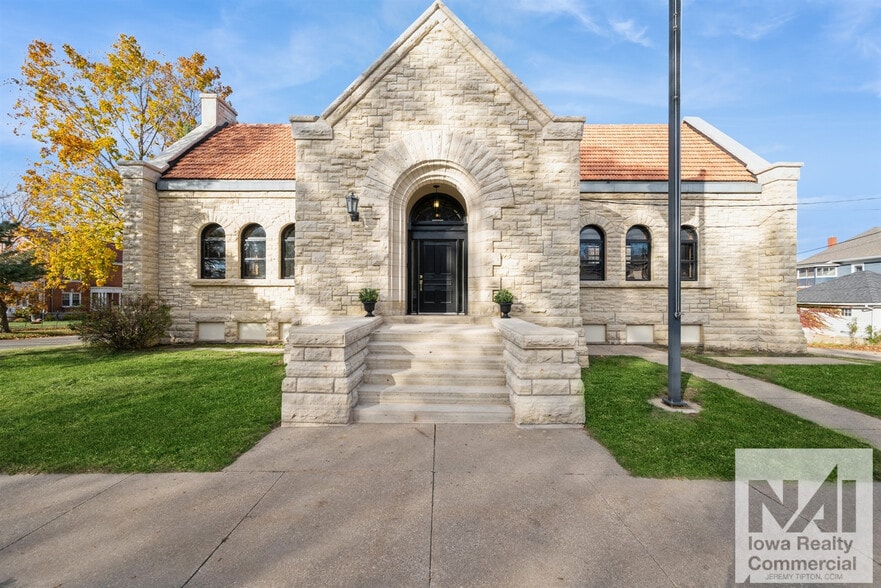 More Photos Of 100 E 1st St, Anamosa Specialty For Sale