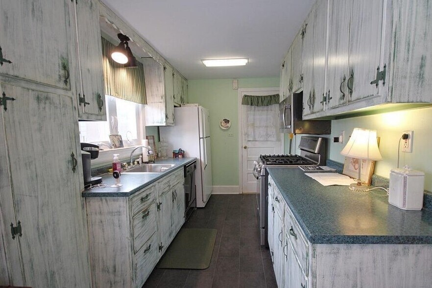 More Photos Of 3891 Amboy Rd, Staten Island Office Residential For Sale