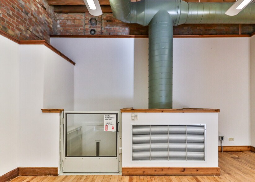 More Photos Of 168 E Highland Ave, Elgin Office For Lease