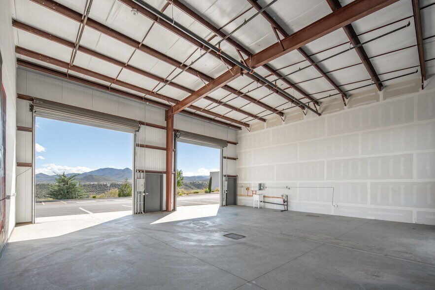 More Photos Of 2700 N Lake Valley Rd, Prescott Valley Light Manufacturing For Sale