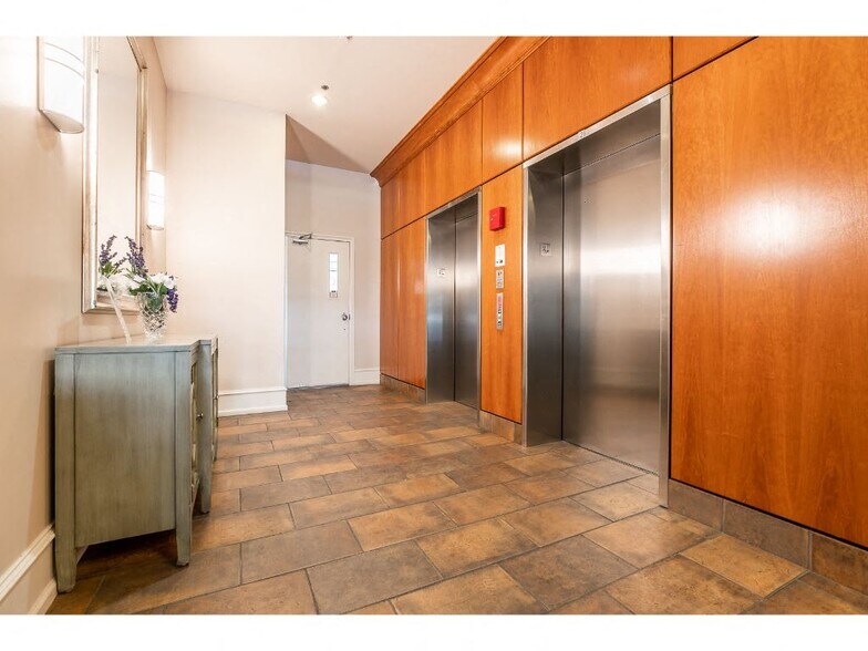 More Photos Of 315 1st Ave W, Seattle Apartments For Lease