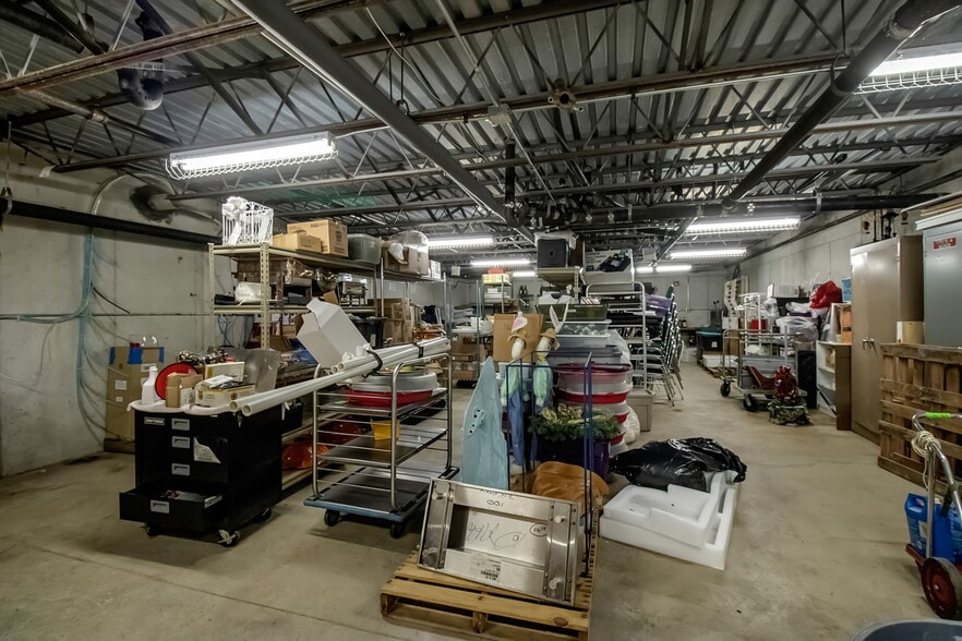 More Photos Of 672 Wehrle Dr, Buffalo Restaurant For Sale