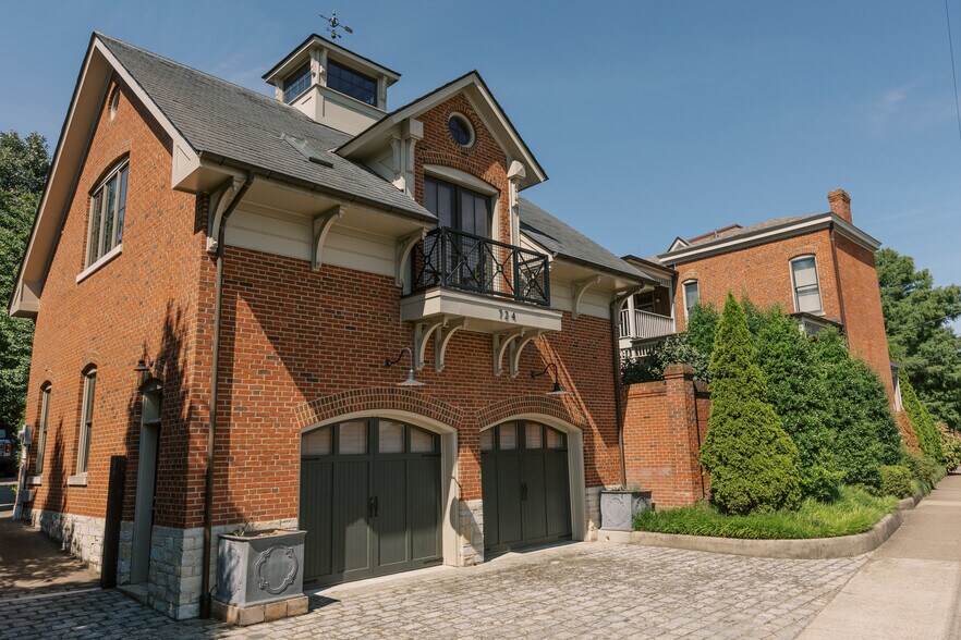 More Photos Of 300 Madison Pl, Lexington Apartments For Sale