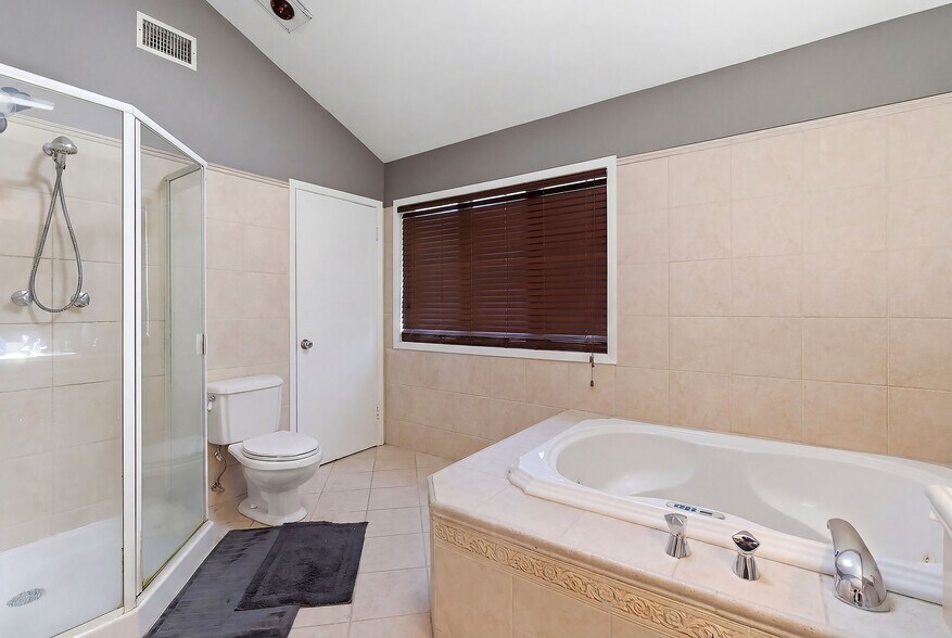 More Photos Of 801 Hughes Dr, Hamilton Office Residential For Sale