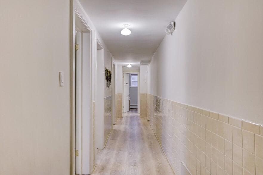 More Photos Of 8750 W 9 Mile Rd, Oak Park Office Residential For Lease