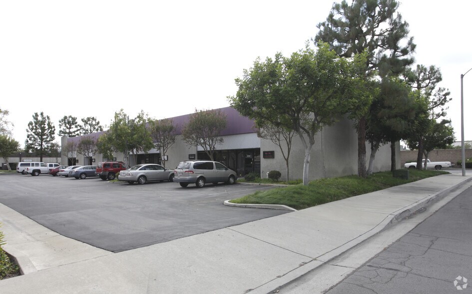 More Photos Of 20253-20265 Paseo Del Prado, Walnut Warehouse For Lease