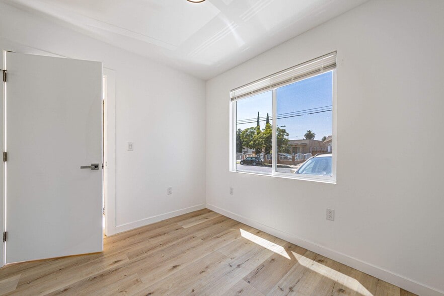 More Photos Of 4626 Wall St, Los Angeles Apartments For Sale