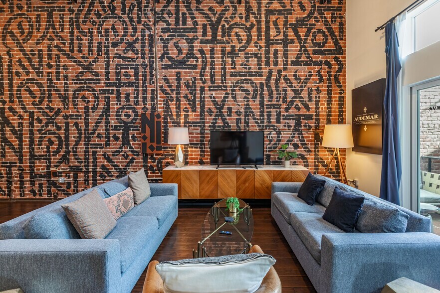 More Photos Of 735 S Broadway, Los Angeles Storefront For Sale