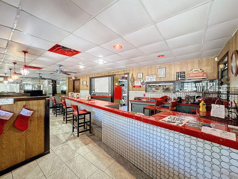 More Photos Of 15525 Shady Hills Rd, Spring Hill Restaurant For Sale