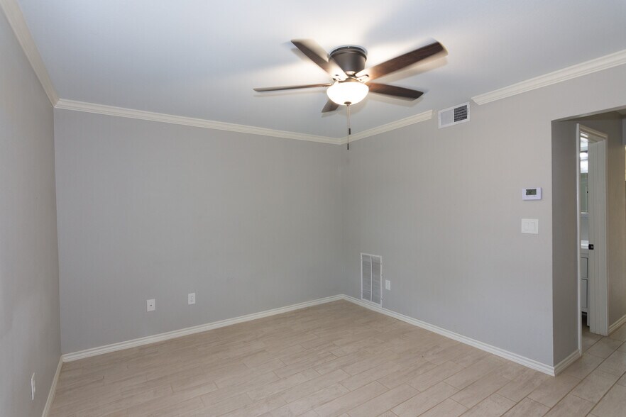 More Photos Of 114 Scofield Ave, Johnson City Apartments For Sale