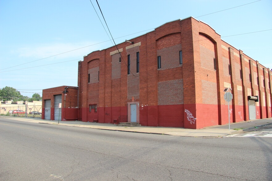 More Photos Of 518 E 22nd St, Paterson Warehouse For Lease