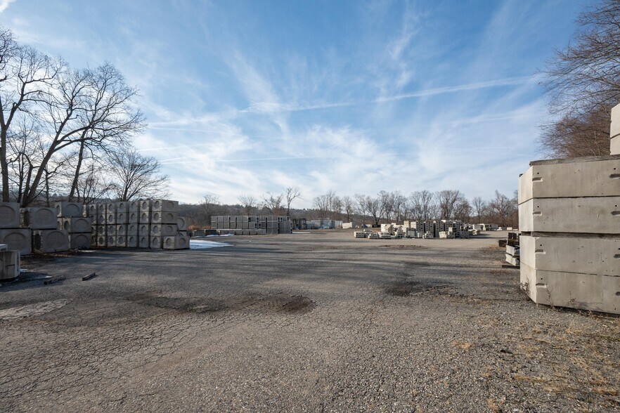 More Photos Of 41 Padanaram Rd, Danbury Manufacturing For Sale