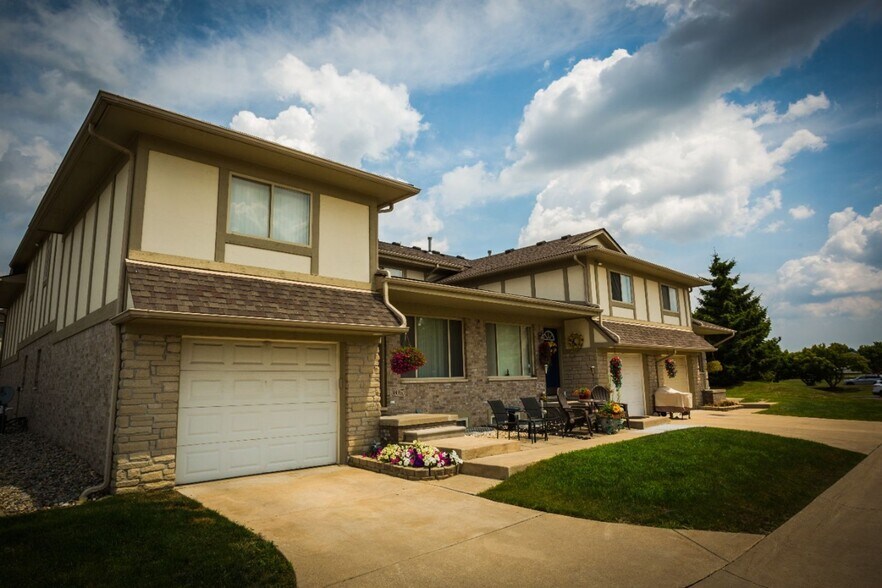 More Photos Of 38227 Schoenherr Rd, Sterling Heights Apartments For Sale