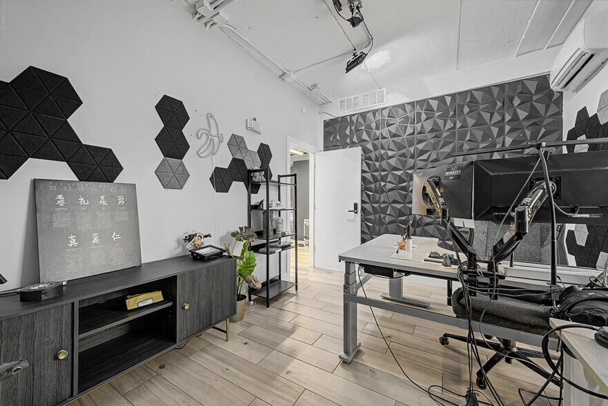 More Photos Of 2800 N 24th St, Phoenix Office For Lease