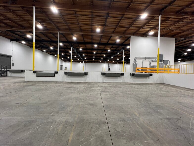 More Photos Of 13207 Bradley Ave, Sylmar Distribution For Lease