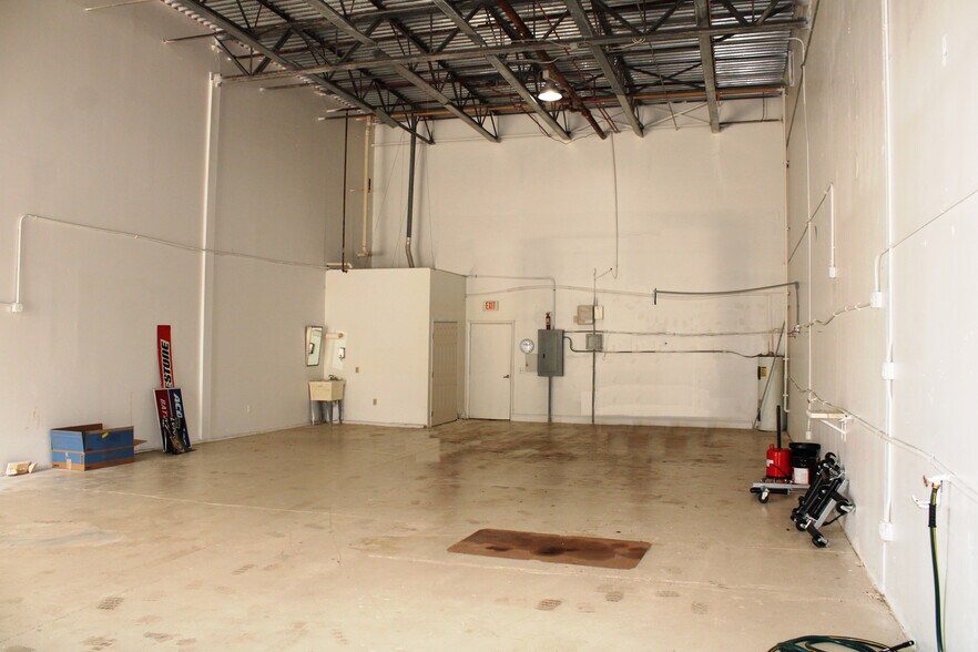 More Photos Of 12821 Commerce Lakes Dr, Fort Myers Industrial For Sale