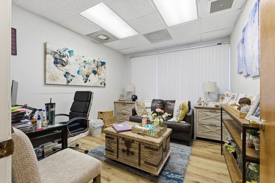 More Photos Of 44709 Date Ave, Lancaster Medical For Sale