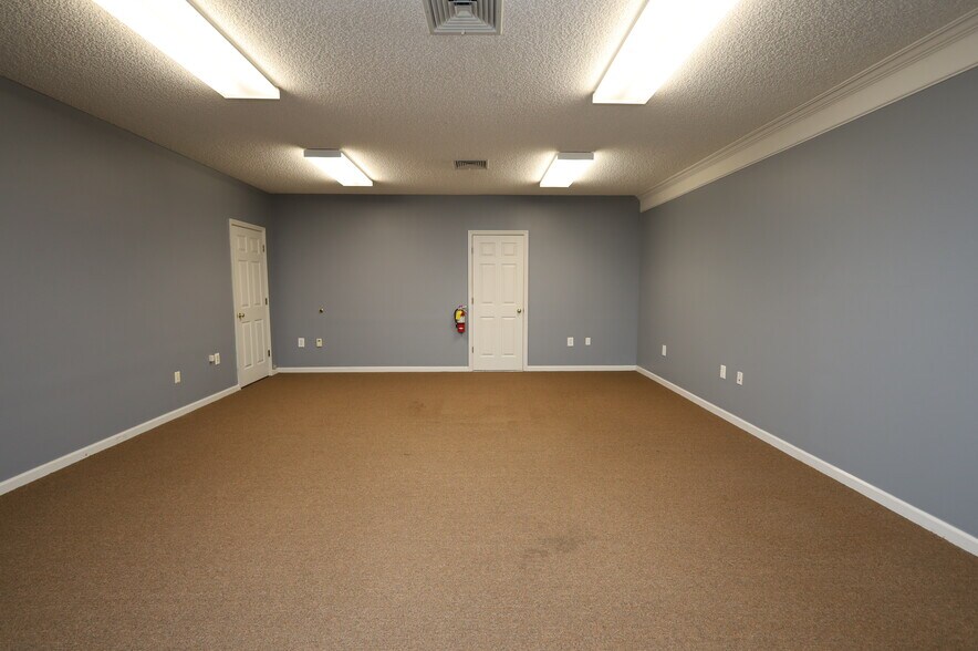 More Photos Of 3470 N Valdosta Rd, Valdosta Office For Lease
