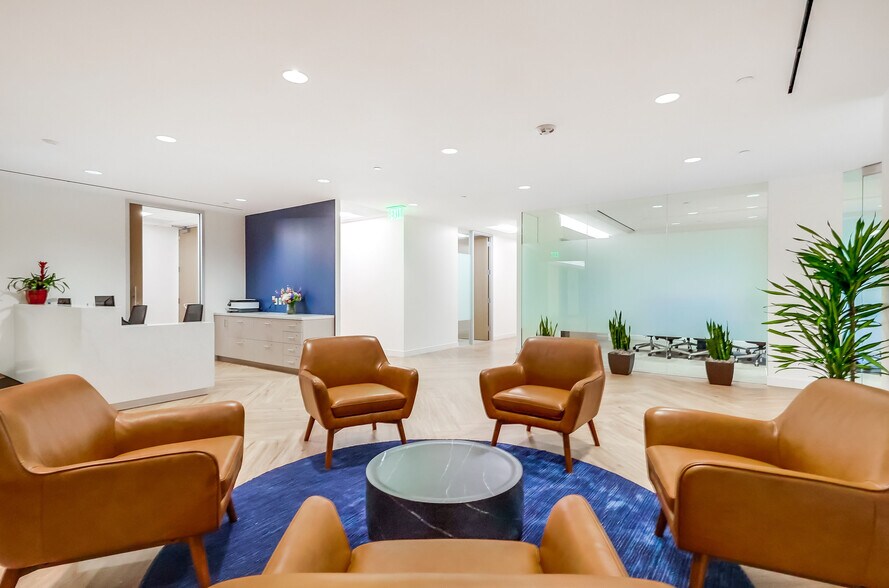 More Photos Of 21300 Victory Blvd, Woodland Hills Coworking Space