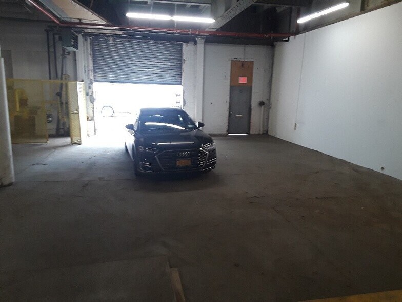 More Photos Of 100-10 91st Ave, Richmond Hill Service For Lease
