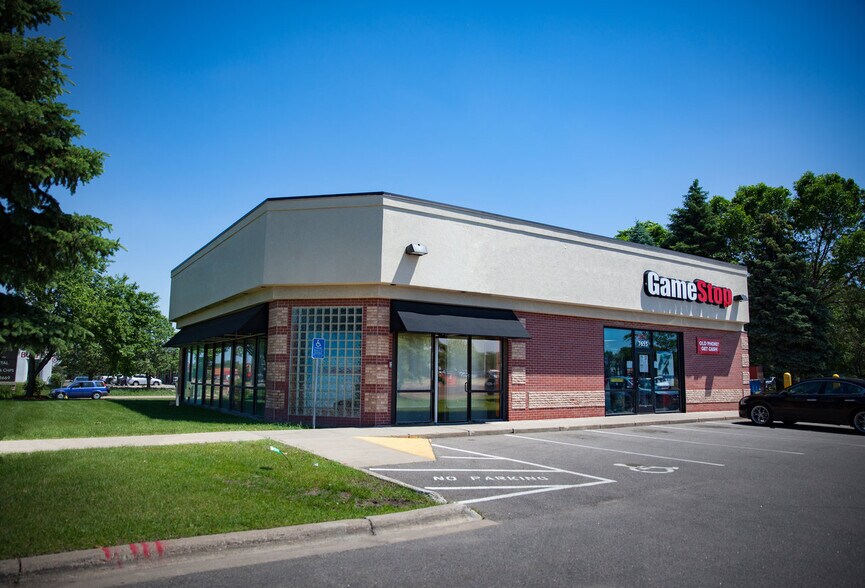 More Photos Of 7657 Jolly Ln, Brooklyn Park General Retail For Lease
