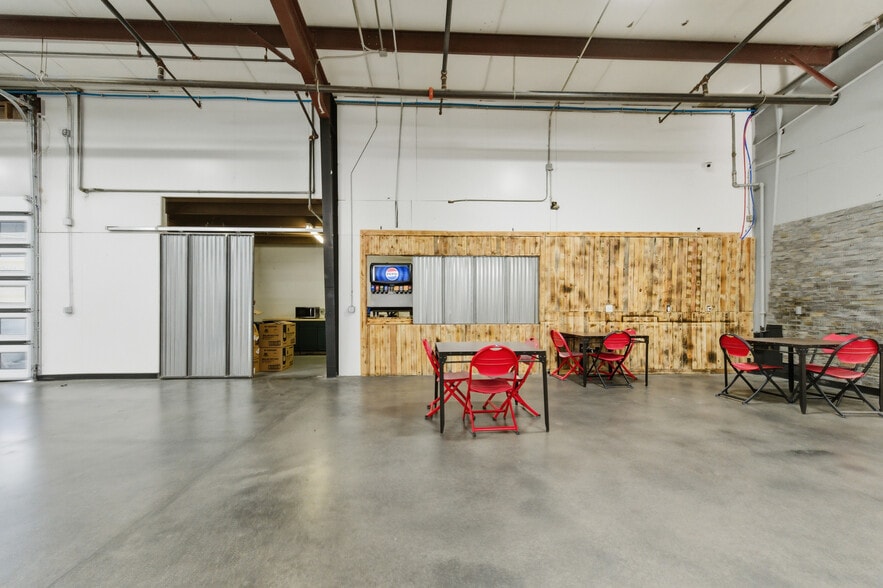 More Photos Of 1657 N State St, Lehi Manufacturing For Sale