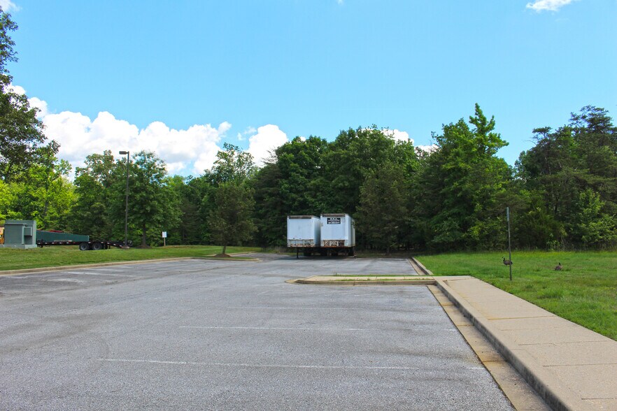 More Photos Of 4590 Graphics Dr, White Plains Manufacturing For Sale