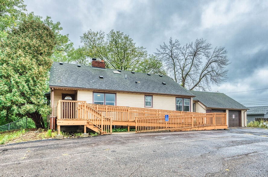 More Photos Of 32 E Mendota Rd, Inver Grove Heights Auto Dealership For Sale