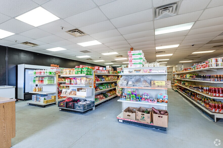 More Photos Of 1605 1st St S, Willmar Storefront For Lease