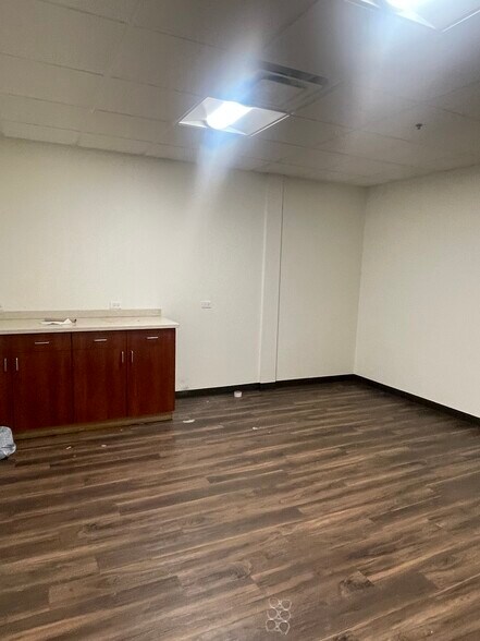 More Photos Of 4901 W Irving Park Rd, Chicago Unknown For Lease