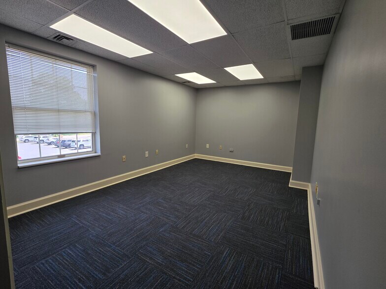 More Photos Of 2027 Broadway St, Cape Girardeau Office For Lease