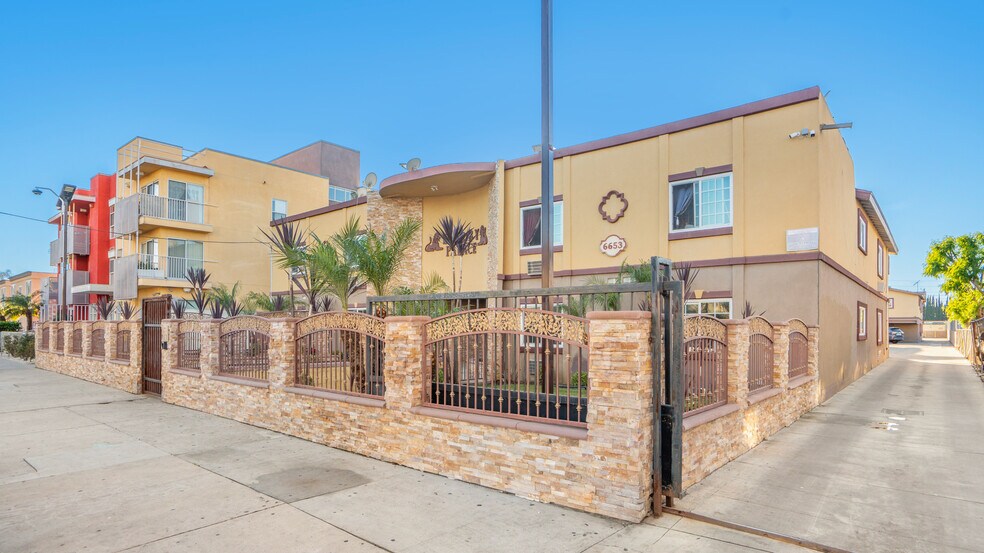 More Photos Of 6653 Darby Ave, Reseda Apartments For Sale
