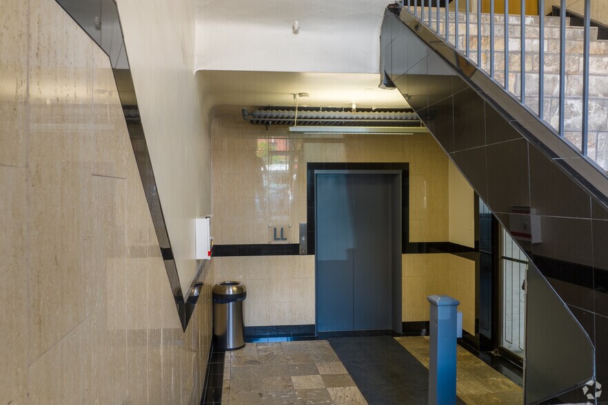 More Photos Of 174 Spadina Ave, Toronto Office For Sale